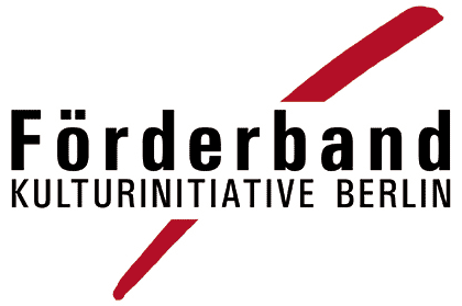 Logo von FÖRDERBAND e.V. Kulturinitiative Berlin, schwarzer Schriftug mit einem rot kreuzendem Band im Hintergrund.